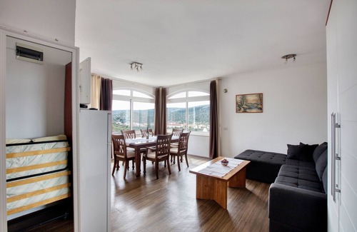 Podglavica Apartment | Oceanfront One Bedroom Apartment with Balcony in Rogoznica