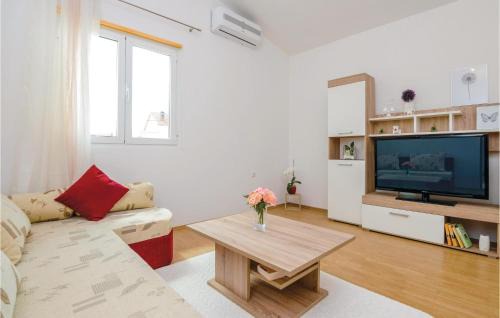 Podgradina Apartment | Child-Friendly 1 Bedroom Apartment in Podgradina - Rated 9.3