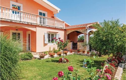 Podgradina Apartment | Child-Friendly 1 Bedroom Apartment in Podgradina - Rated 9.3