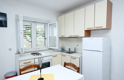 Vela Glavica Apartment | Seaside One Bedroom Apartment with Terrace in Lumbarda