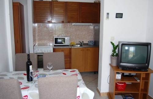 Vela Glavica Apartment | Oceanfront One-Bedroom Apartment with Balcony in Lumbarda