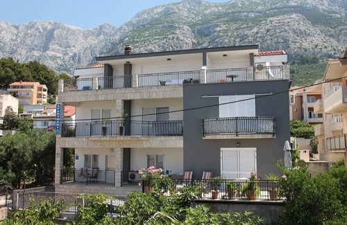 Gorinka Apartment | Sea View Apartment with Terrace in Makarska - Top Rated!