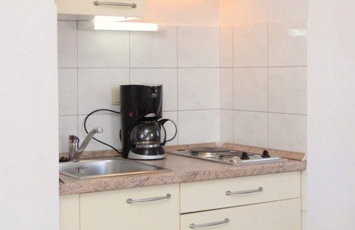 Vinjerac Apartment | Seaside Retreat: One Bedroom Apartment with Terrace in Vinjerac