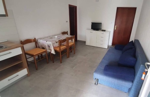 Povljana Apartment | Beautiful Oceanfront One Bedroom Apartment in Povljana