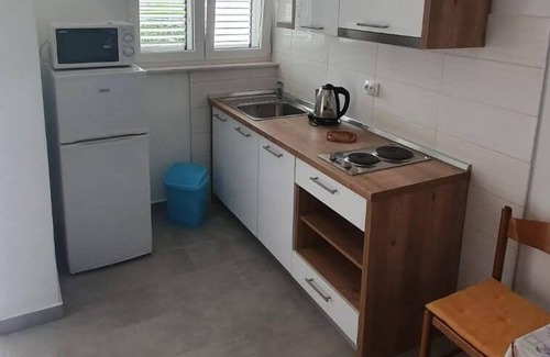 Povljana Apartment | Beautiful Oceanfront One Bedroom Apartment in Povljana