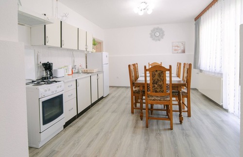 Lipovaca Dreznicka Apartment | Cozy One Bedroom Apartment with Terrace in Plitvice