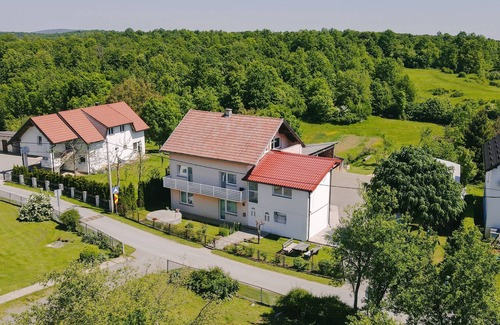 Lipovaca Dreznicka Apartment | Cozy One Bedroom Apartment with Terrace in Plitvice