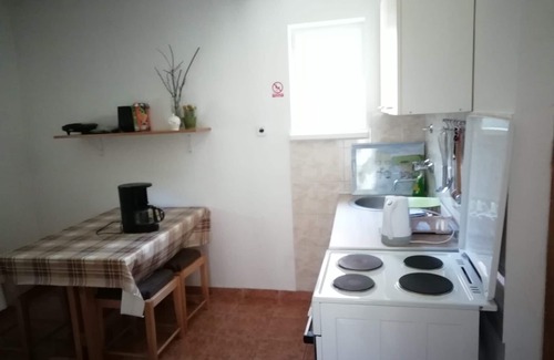 Ostarski Stanovi Apartment | Inviting One Bedroom Apartment with Terrace in Plitvice