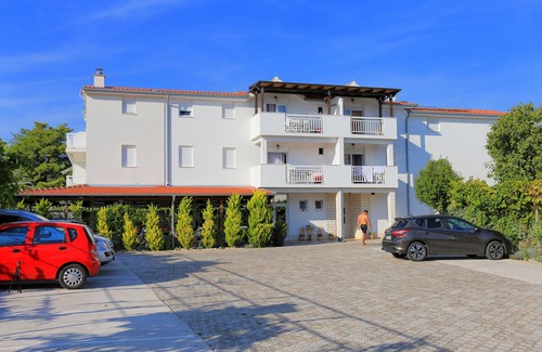 Rogoznica Apartment | Exceptional One Bedroom Apartment with Terrace & Ocean View