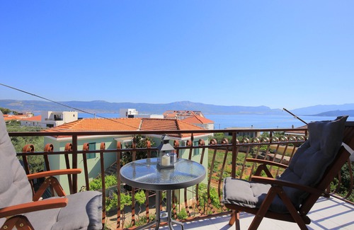 Slatine Apartment | One bedroom apartment with balcony and sea view Slatine, Čiovo (A-24266-c)