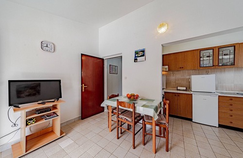 Brna Apartment | Scenic One Bedroom Apartment with Terrace and Ocean View