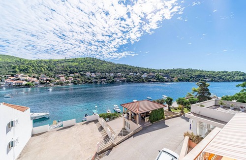 Brna Apartment | Scenic One Bedroom Apartment with Terrace and Ocean View