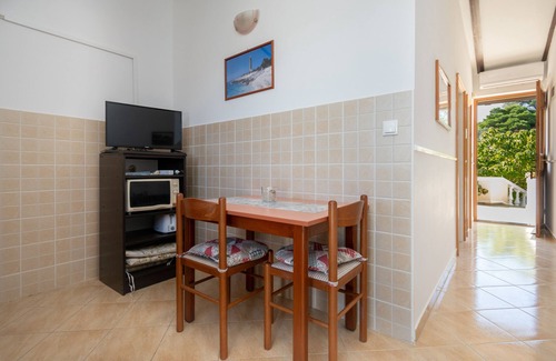 Veli Rat Apartment | Beachside One Bedroom Apartment with Ocean View at Veli Rat