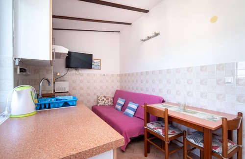 Veli Rat Apartment | Cozy Beachside Apartment in Veli Rat, Dugi Otok