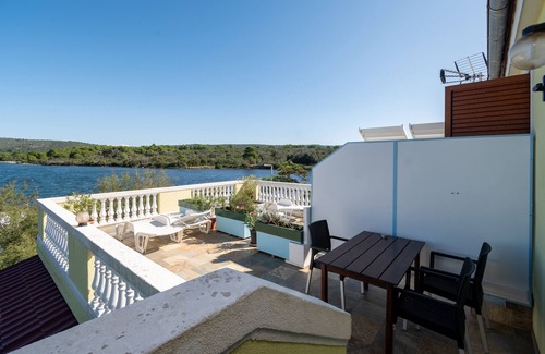 Veli Rat Apartment | Cozy Beachside Apartment in Veli Rat, Dugi Otok