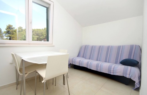 Verunic Apartment | Pet-Friendly One Bedroom Apartment Steps from the Beach