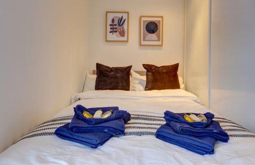 Banbury Apartment | Child-Friendly Victoria Apartment on Albert St Awaits You