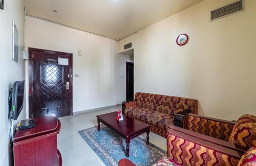 Al Sharq Apartment | Cozy One Bedroom Apartment Steps from Fazran Cafe