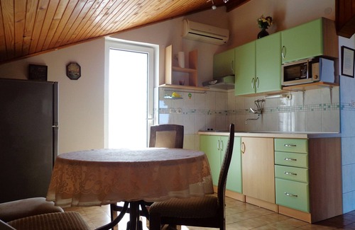 Zaboric Apartment | Oceanfront One Bedroom Apartment Steps from Žaborić Beach