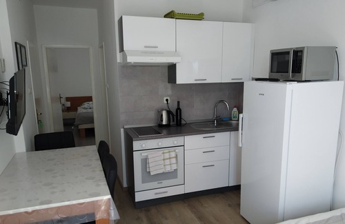 Kuciste Apartment | Idyllic Beachside One Bedroom Apartment in Kučište