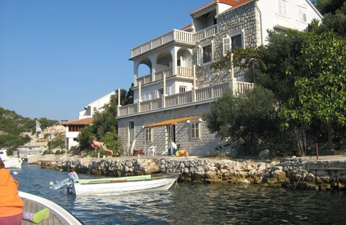 Zaklopatica Apartment | Cozy One Bedroom Apartment Steps from Zaklopatica Beach