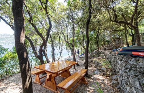 Cove Tri Zala (Zrnovo) Apartment | Beachside One Bedroom Apartment in Tri Žala, Korčula