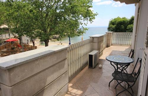 Ika Apartment | Beachfront One Bedroom Apartment in Ika, Opatija