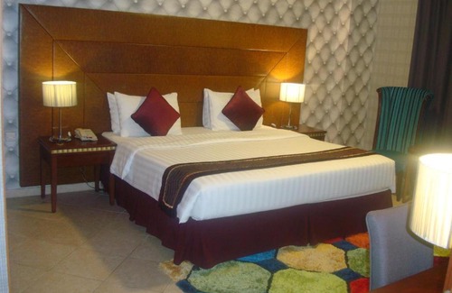 Al Mankhool Apartment | Comfortable One Bedroom Apartment in Al Karama with Amenities