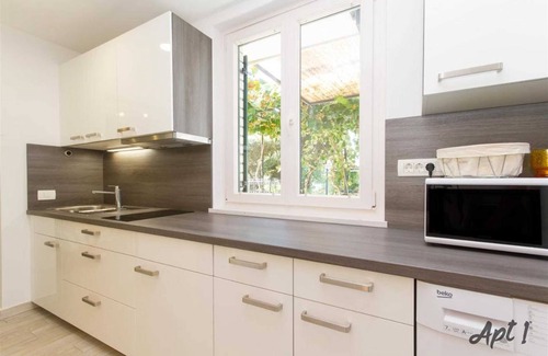 Portoroz Apartment | Top-Rated One Bedroom Apartment with Terrace in Portoroz