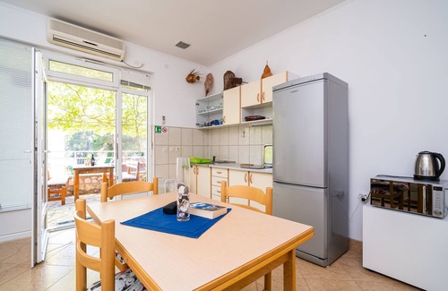 Zuljana Apartment | Cozy Žuljana Apartment with Ocean View & Child-Friendly Amenities