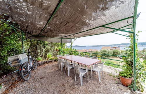 Kuciste Apartment | Pet-Friendly One Bedroom Apartment with Sea View in Kučište