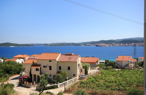 Kuciste Apartment | Beautiful One Bedroom Apartment with Sea View in Kučište