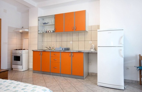 Cove Tri Zala (Zrnovo) Apartment | Cozy One Bedroom Apartment with Terrace in Viganj