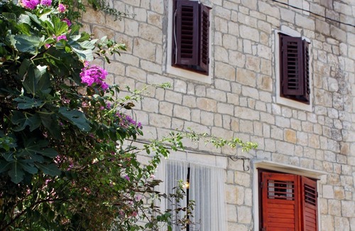 Pucisca Apartment | Guest Rated 9.8: Air-Conditioned Apartment in Pučišća