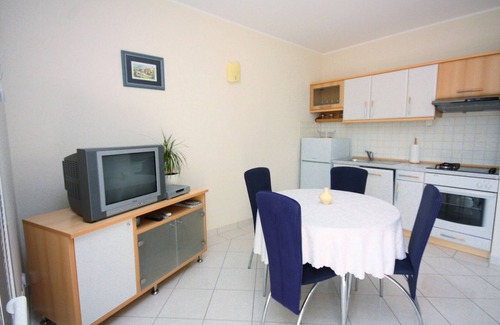Vinisce Apartment | Modern One Bedroom Apartment with Ocean View in Vinišće