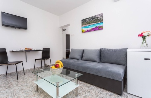 Baska Apartment | Elegant One-Bedroom Apartment with Ocean View in Baška