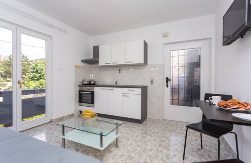 Baska Apartment | Elegant One-Bedroom Apartment with Ocean View in Baška