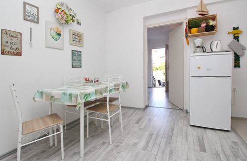 Baska Apartment | Exceptional One-Bedroom Apartment with Terrace in Baška