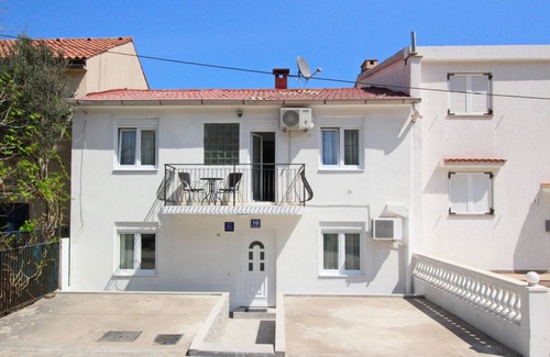 Baska Apartment | Exceptional One-Bedroom Apartment with Terrace in Baška
