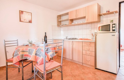 Valbandon Apartment | Beautiful One Bedroom Apartment with Terrace in Fažana