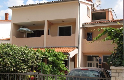 Valbandon Apartment | Pet-Friendly One Bedroom Apartment with Balcony in Fažana