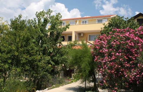 Susica Apartment | Charming One Bedroom Apartment with Terrace & Ocean View
