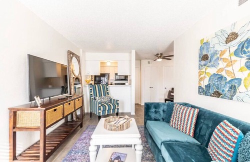 Park Central Apartment | Cozy One Bedroom Apartment with Inviting Pool View