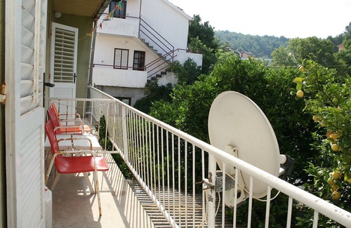 Island Hvar Apartment | Cozy One-Bedroom Apartment with Balcony in Jelsa, Hvar