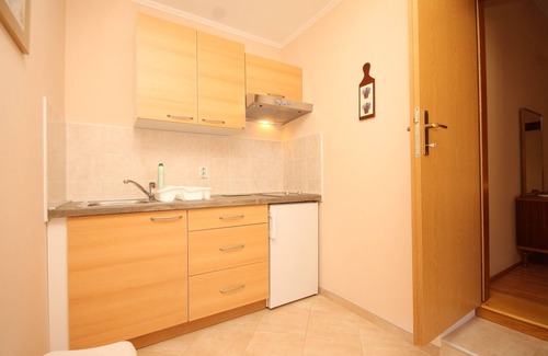 Susak Apartment | Seaside One Bedroom Apartment with Terrace in Susak