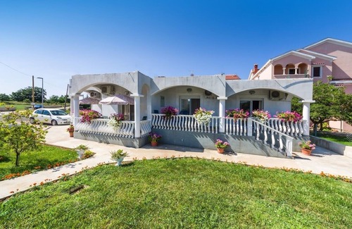 Zaton Apartment | Cozy One Bedroom Apartment with Terrace in Zaton, Zadar