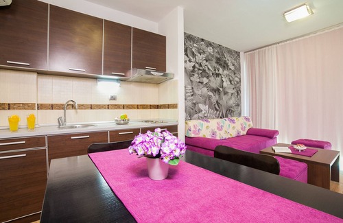 Przno Apartment | Cozy One Bedroom Apartment with Shared Balcony & Ocean View