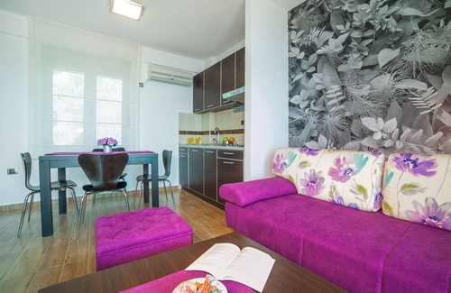 Przno Apartment | Cozy One Bedroom Apartment with Shared Balcony & Ocean View