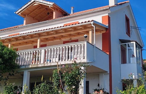 Zman Apartment | Comfortable One-Bedroom Apartment with Ocean View in Žman
