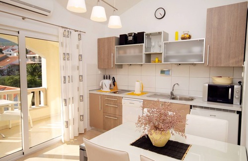 Bol Apartment | Idyllic One Bedroom Apartment with Sea View in Bol, Brač